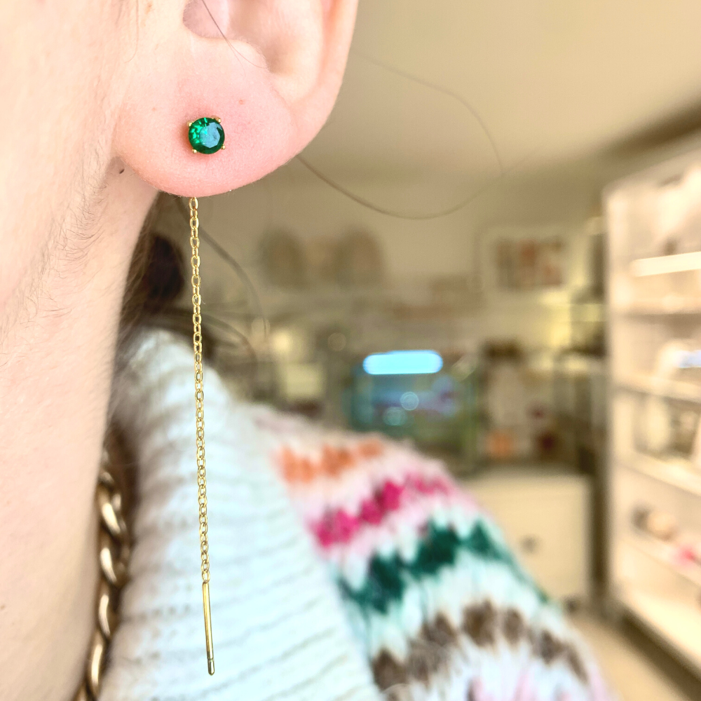 mono orecchino saliscendi in acciaio con zircone verde scuro