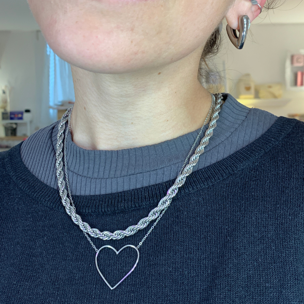 set collana torchon cuore stilizzato e orecchini a v in acciaio silver